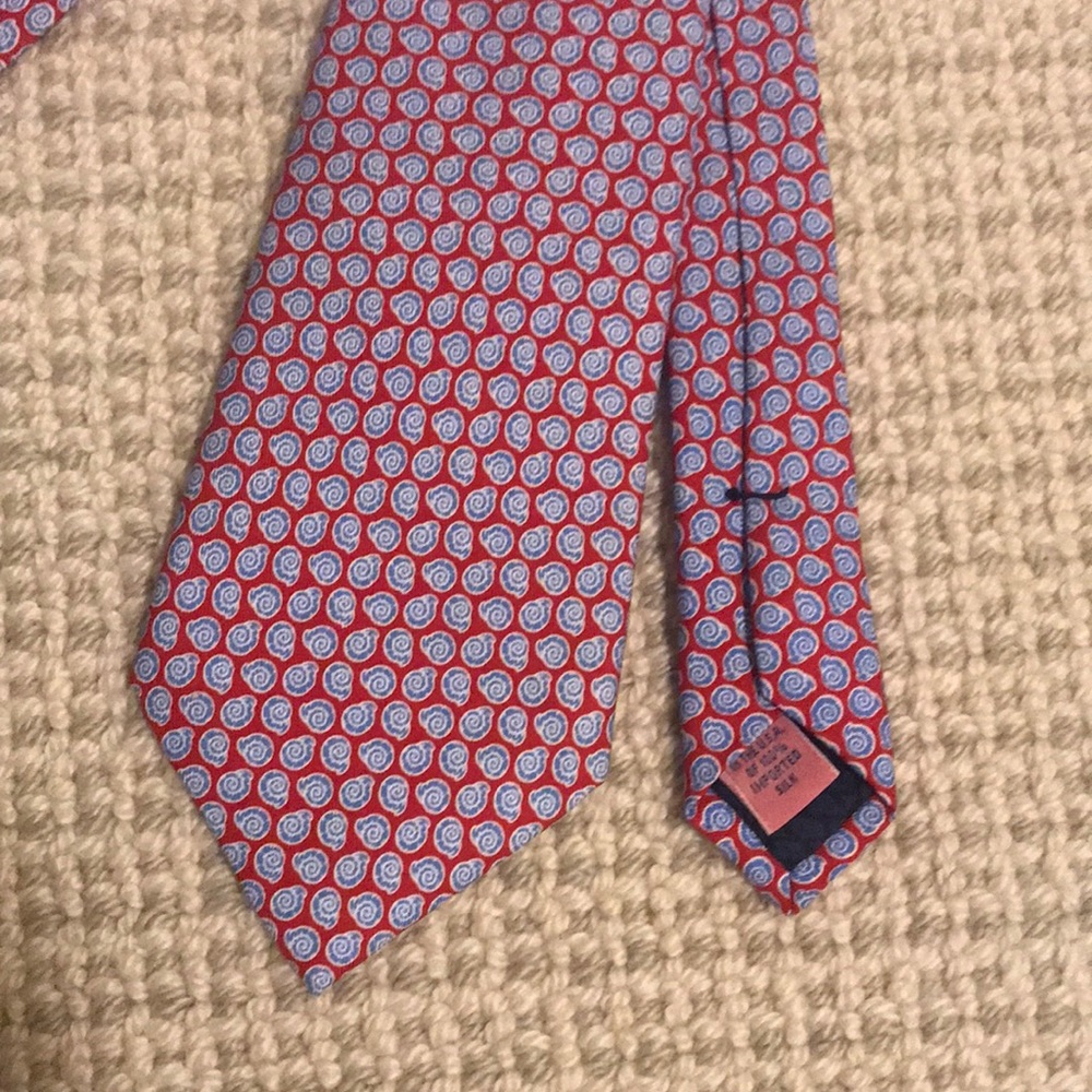 Vineyard vines boys blue/red tie